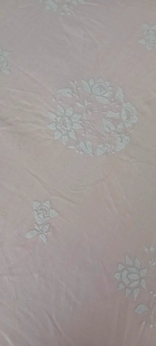 Colcha vintage bordada flores rosa y blanco