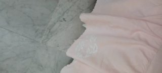 Colcha vintage bordada flores rosa y blanco