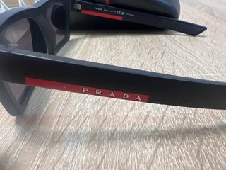 Gafas de sol Prada Negras