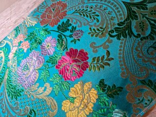 Tela bordada seda y dorado 36x71 cm