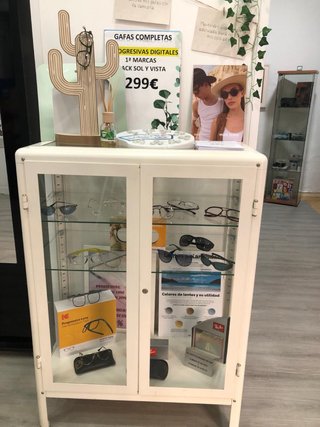 Vitrina expositora usada con llave BLANCA