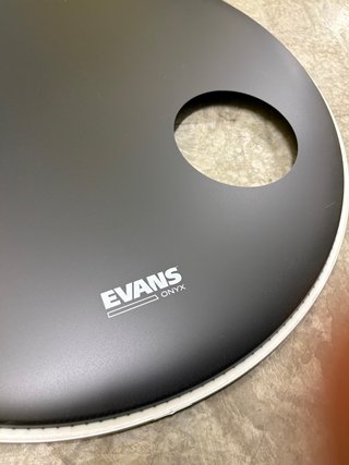 Parche Bombo Evans Onyx 22”