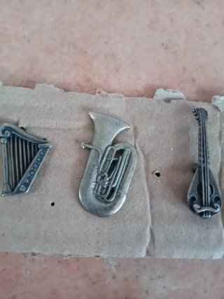 Lote  pins instrumentos musicales