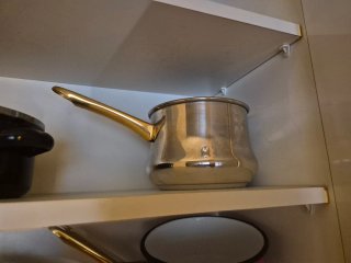 Batería de cocina metal dorada y plateada