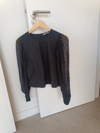 Blusa Stradivarius Negra Manga Abullonada