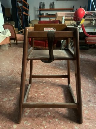 Trona de madera