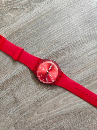 Reloj Swatch New Gent Red Rebel SUOR701