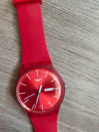 Reloj Swatch New Gent Red Rebel SUOR701