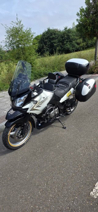 Suzuki V-Strom Adventure Moto