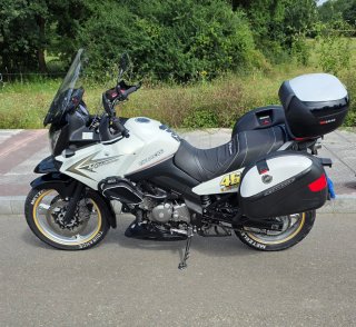 Suzuki V-Strom Adventure Moto