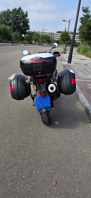 Suzuki V-Strom Adventure Moto