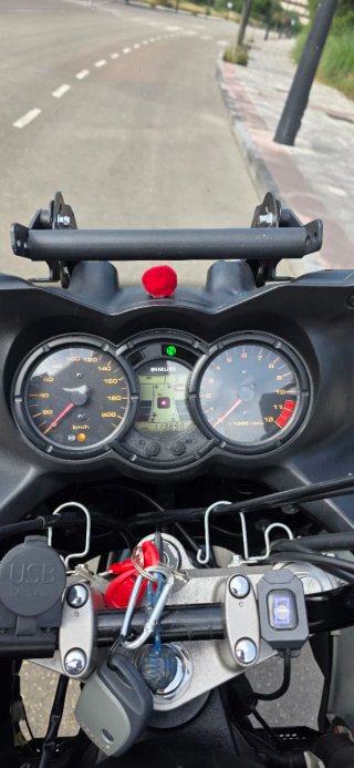 Suzuki V-Strom Adventure Moto
