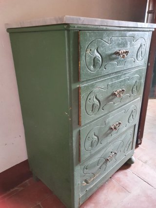 Cajonera antigua madera mármol