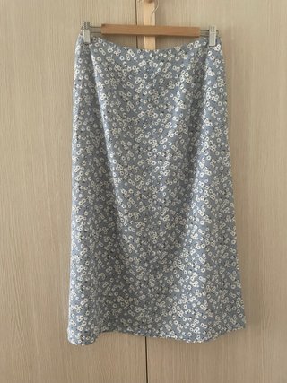 Falda midi Shein floral azul y blanco