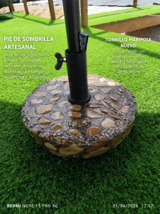Pie para sombrilla artesanal de hormigón y piedras