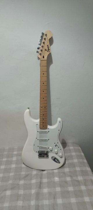 Guitarra Fender Squier Blanca