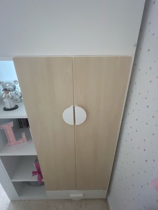 Cama alta con escritorio y armario