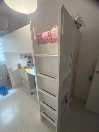Cama alta con escritorio y armario