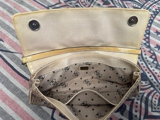 Bolso Guess Beige y Dorado