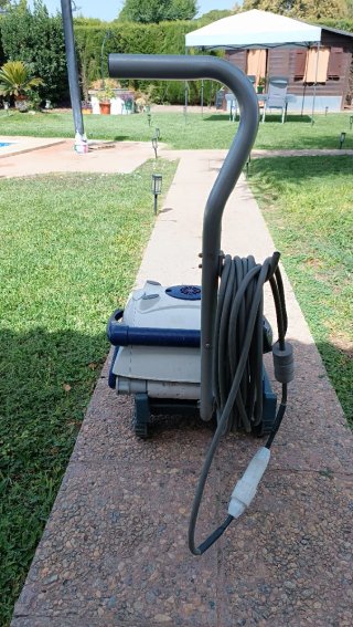 Robot Limpiafondos Piscina + Fuente Alimentación