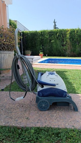Robot Limpiafondos Piscina + Fuente Alimentación