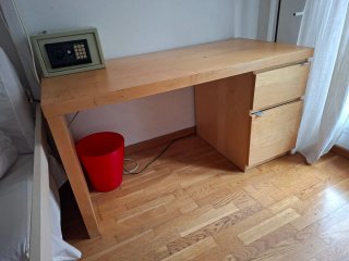 Escritorio Ikea Madera con Cajones