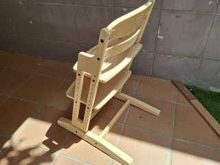 Trona evolutiva de madera.