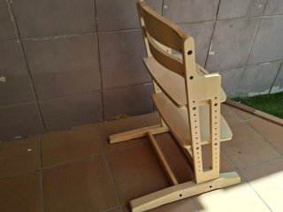 Trona evolutiva de madera.