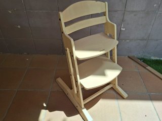 Trona evolutiva de madera.