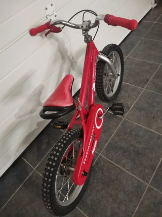 Bicicleta infantil Imaginarium roja