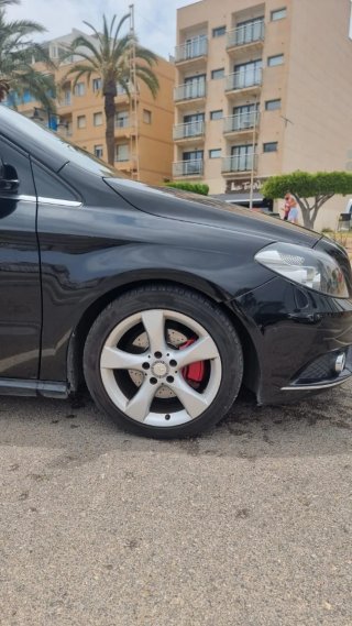 Mercedes-Benz Clase B Negro