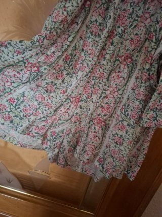 Mono corto estampado floral.