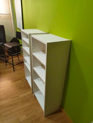 Estanterías blancas de madera 20€ cada una (3 und)