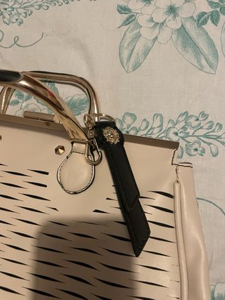 Bolso Parfois Beige y Dorado con etiquetas