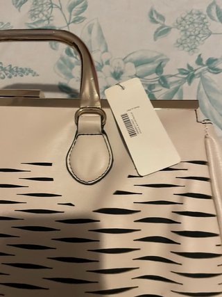 Bolso Parfois Beige y Dorado con etiquetas