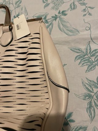 Bolso Parfois Beige y Dorado con etiquetas