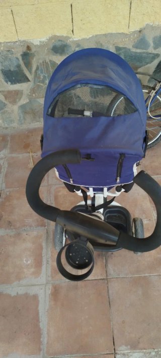 Triciclo infantil azul y gris