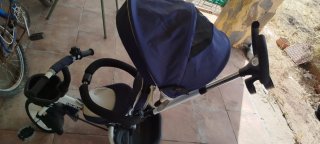 Triciclo infantil azul y gris
