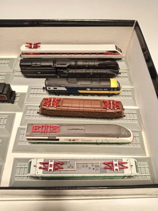 Set treni in miniatura.