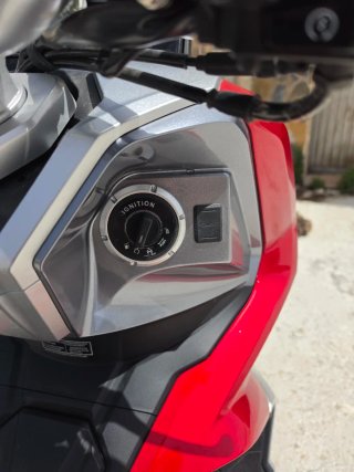 MH VR10 Scooter Roja y Plata