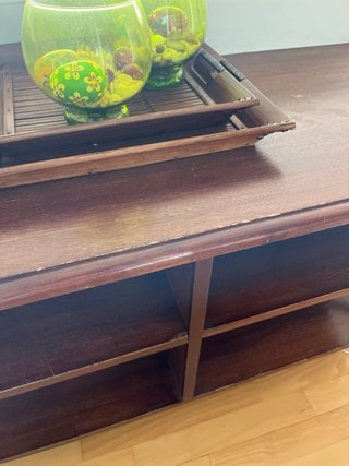 Cómoda de madera de teca.