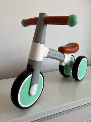 Triciclo Hape para niños de 12 a 36 meses.