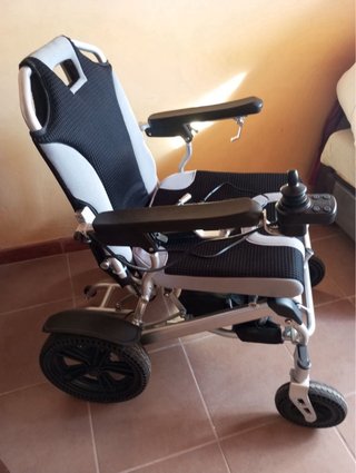 Silla de ruedas eléctrica plegable