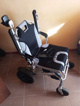 Silla de ruedas eléctrica plegable