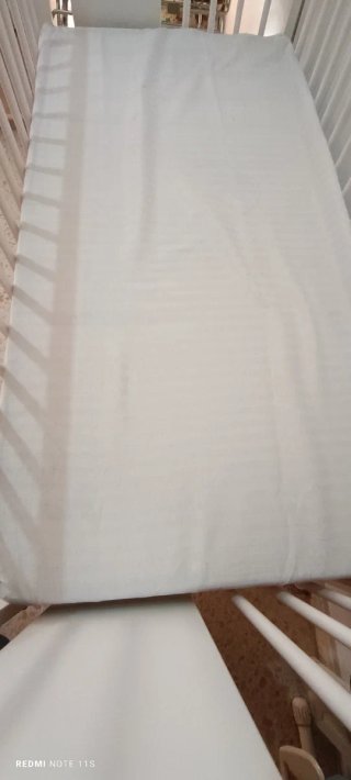 Cuna de bebé blanca