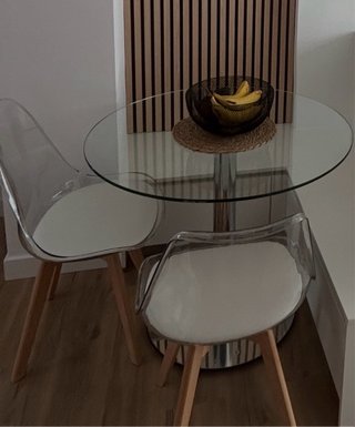 Mesa cristal y 2 sillas transparentes
