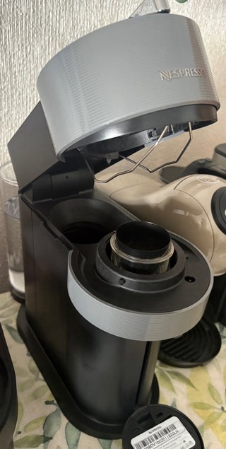 Cafetera Nespresso Vertuo Next + Jarra+ capsulas