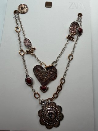 Conjunto 2 collares Zara corazones y medallones