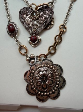 Conjunto 2 collares Zara corazones y medallones