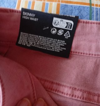 Pantalón pitillo H&M cintura alta T.46